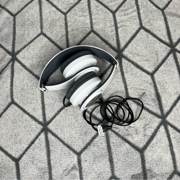 Over Ear Wired Headphones V - Picture 3 of 4